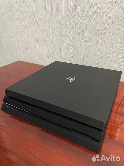 Sony PlayStation 4 pro 1tb 2 геймпада