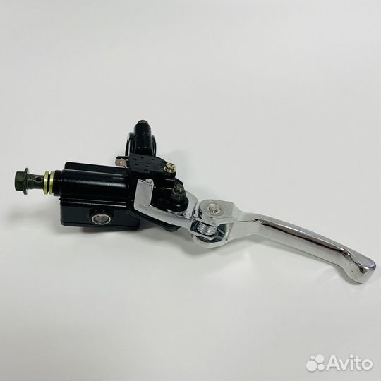 Рычаг тормоза правый (с главным цилиндром гидравли