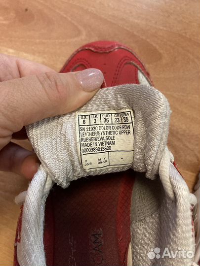 Кроссовки женские