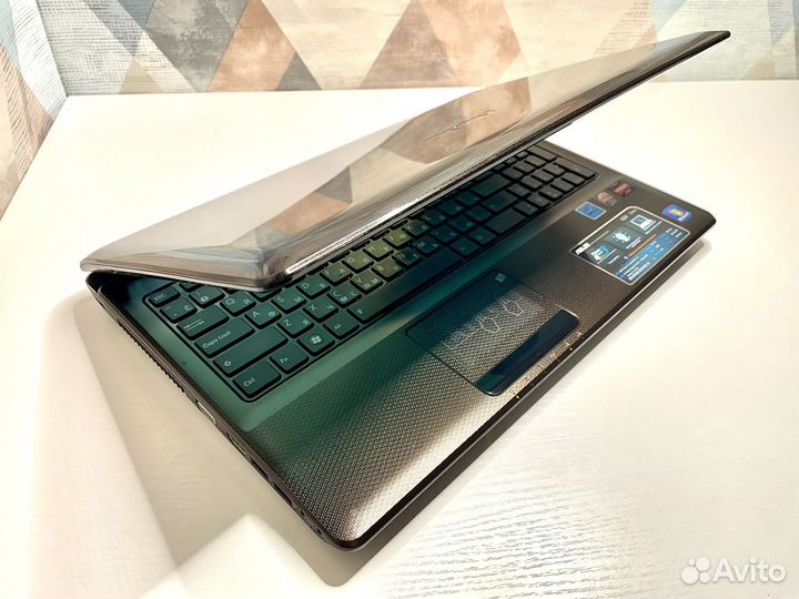 Ноутбук Asus X52D в отличном состоянии