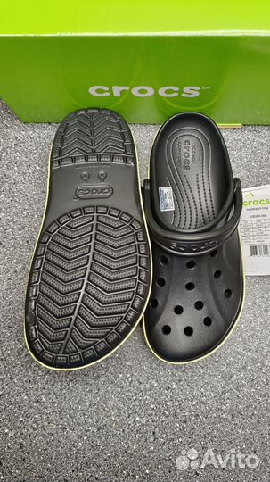 Резиновые crocs шляпах