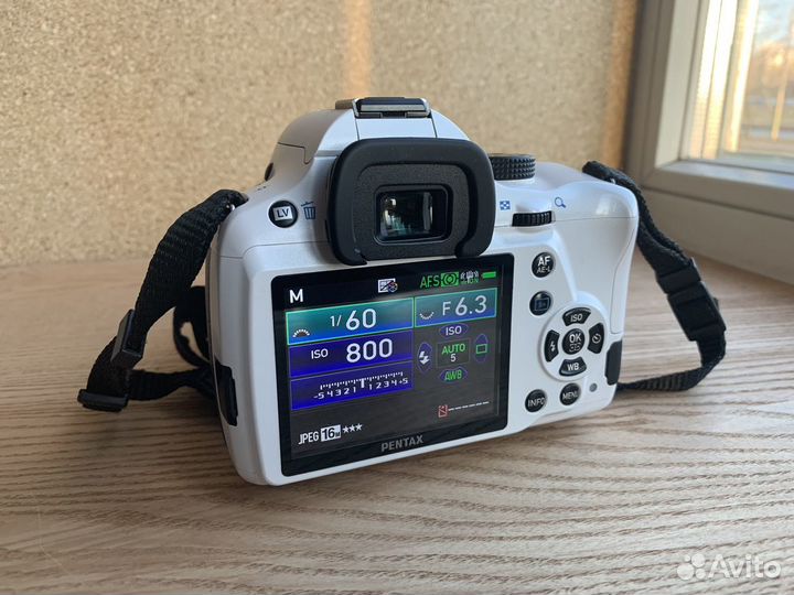 Зеркальный фотоаппарат Pentax K-50 белый, Япония