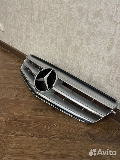 Решетка радиатора мерседес w204