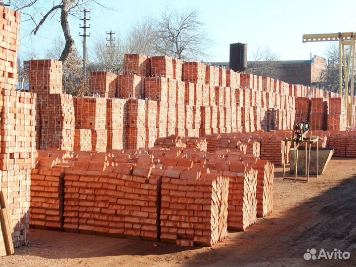 Кирпич красный в поддонах по 250 шт