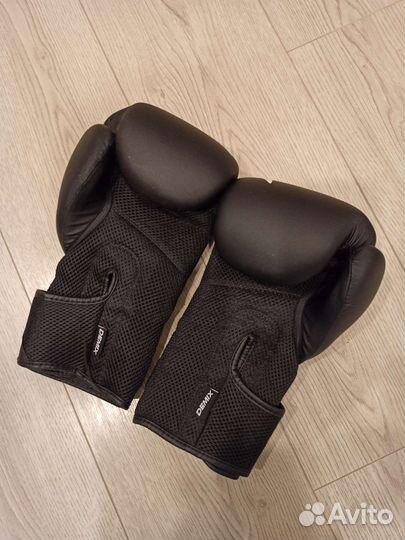Перчатки для единоборств
