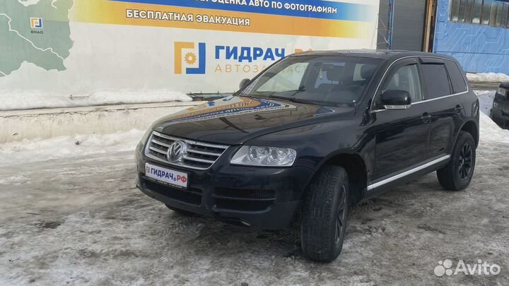 Крышка зеркала внутренняя левая Volkswagen Touareg