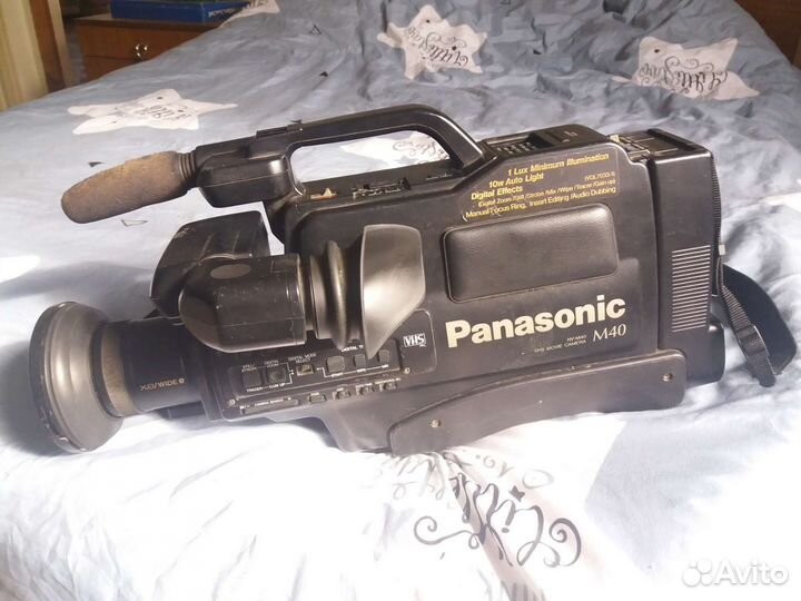 Видеокамера panasonic M40 в рабочем состоянии