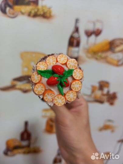 Десертная ложка с украшением из полимерной глины