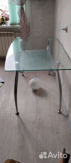 Стол обеденный