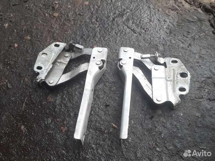 Петля капота фольксваген Пассат B6 Б6