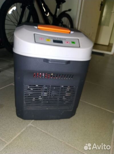 Автомобильный холодильник AVS 12в/ 24в/ 220 вт