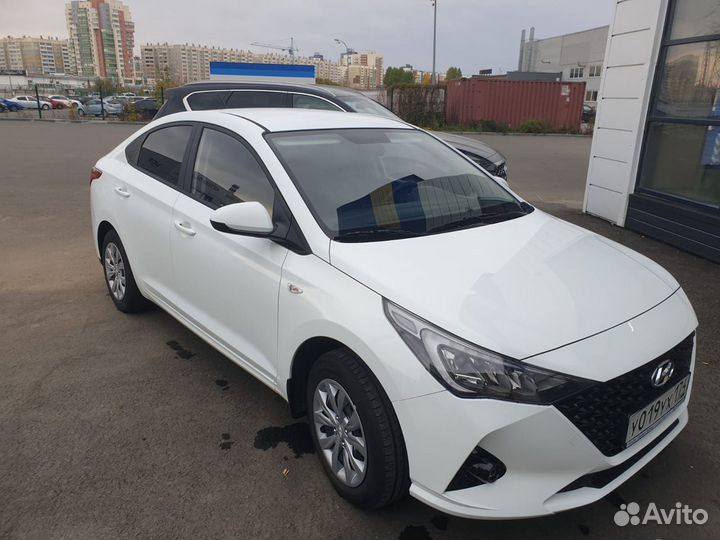 Водитель такси на новые авто