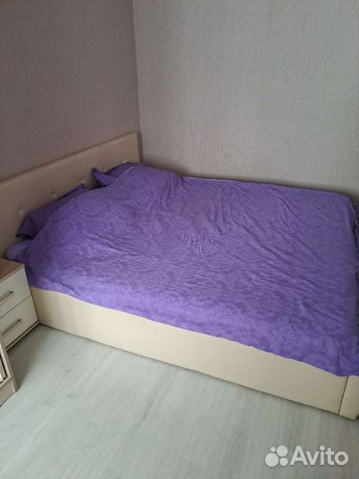 Кровать двухспальная бу 180 200 без матраса