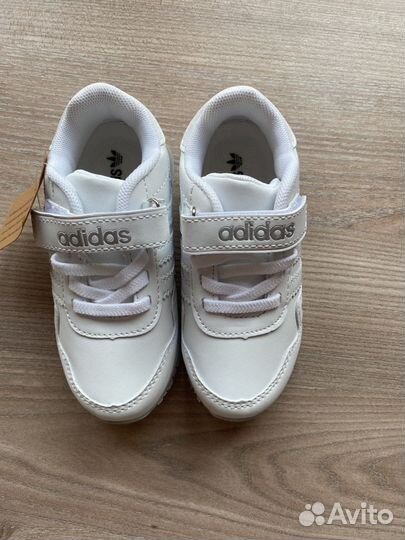 Белые кроссовки adidas 30