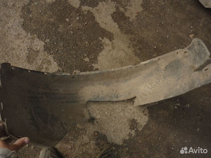 Подкрылок передний правый Шкода Октавия Тур