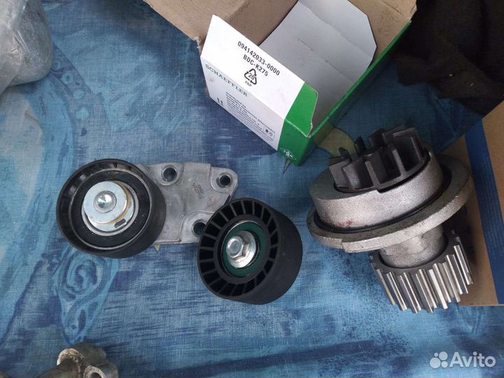 Ролик,прокатной и натяжной и помпа