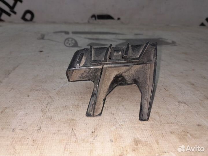 Крепление бампера заднее левое Lexus Gx460