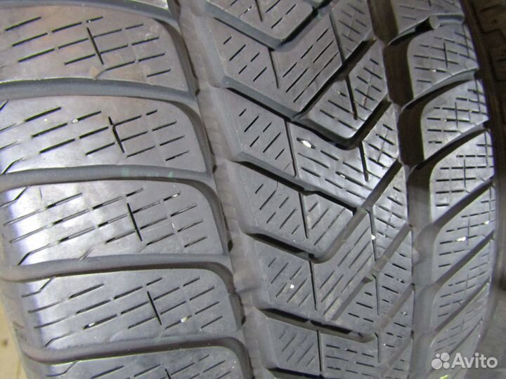 Pirelli Scorpion Winter 255/40 R21