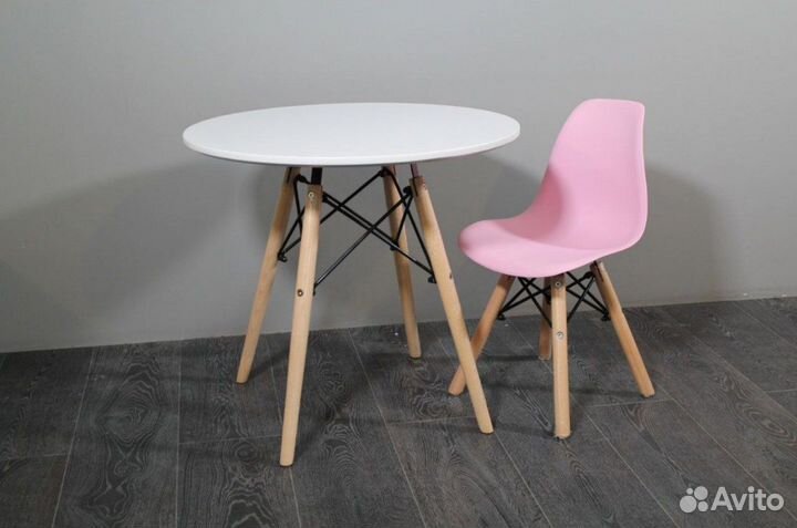 Стул новый «Eames DSW»