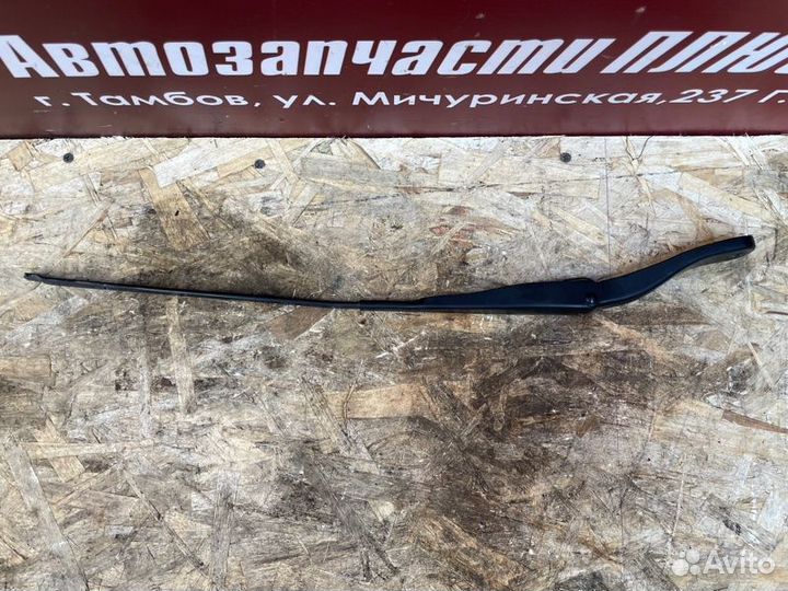 Поводок дворника передний правый Renault Logan