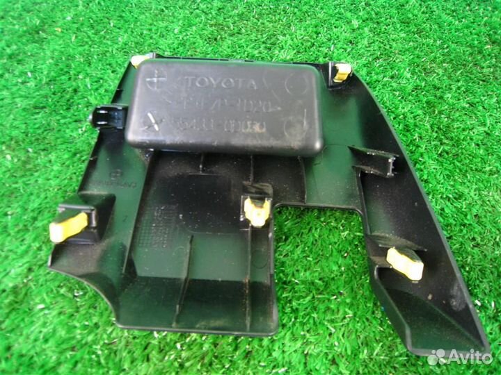 Накладка торпедо левая Toyota Yaris P13 2015