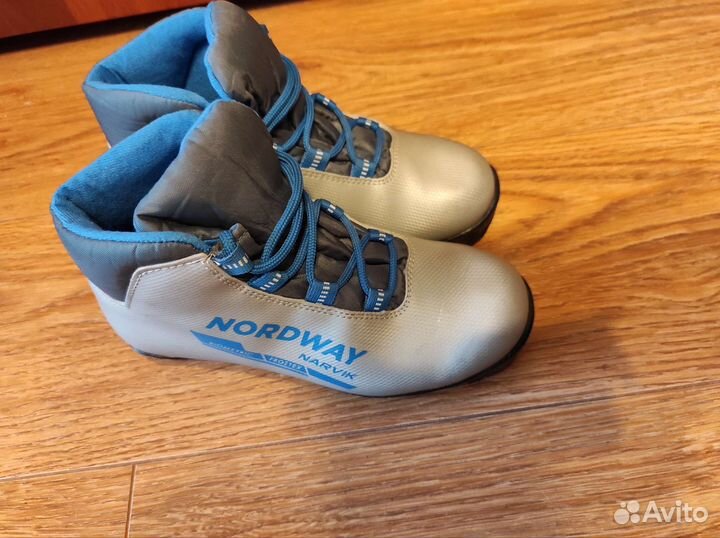 Ботинки лыжные 35р-р, по стельке 22.5см