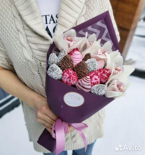 Съедобные букеты из клубники