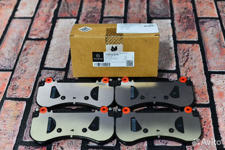 Колодки тормозные передние Mercedes-Benz A00042044