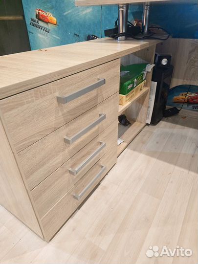 Компьютерный стол угловой