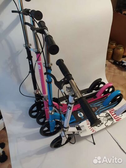 Самокат с ручным тормозом новый