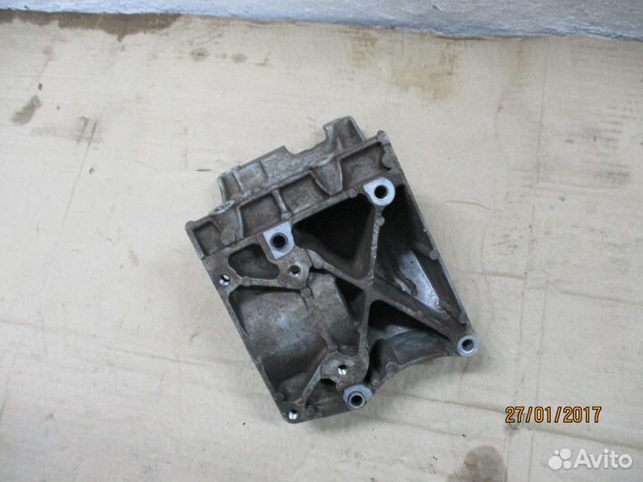 Кронштейн компрессора кондиционера Форд Фокус 2