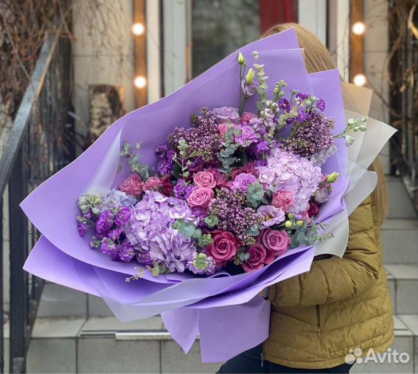 Букеты розами, пионами, гортензиями. Доставка