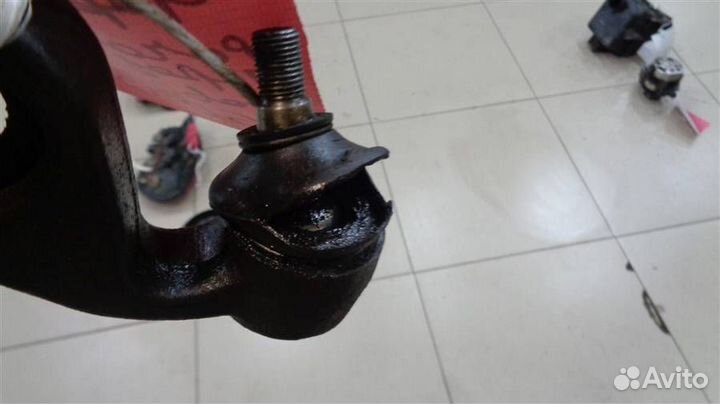 Рычаг передний поперечный нижний Daihatsu Storia