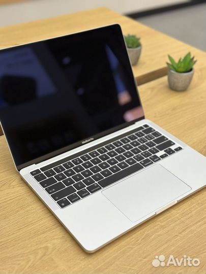 Apple MacBook Pro 13 8/256 Silver