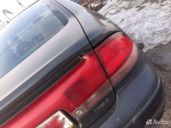 Фонарь правый Mazda 626