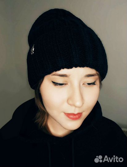 Шапка женская вязанаячерная шерсть акрил