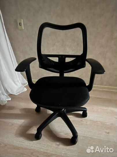 Офисное кресло