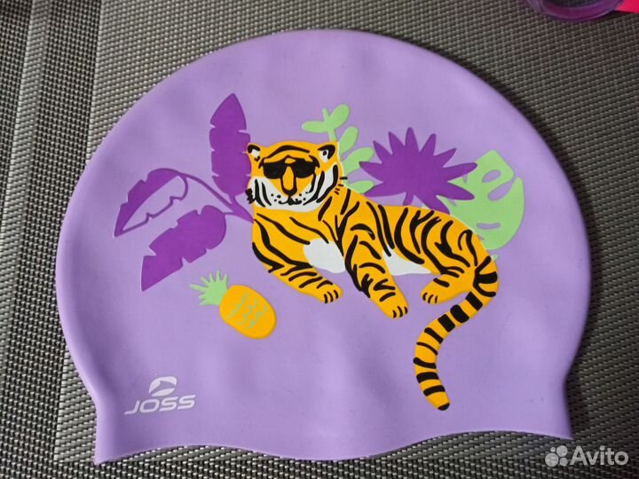 Очки и шапочка для плавания