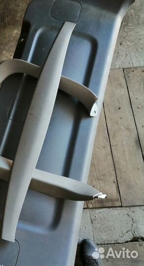 Обшивка двери багажника Toyota Ipsum ACM21 (компле