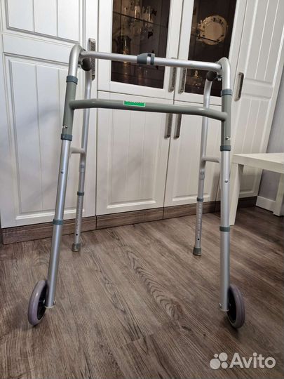 Ходунки для взрослых на колесах