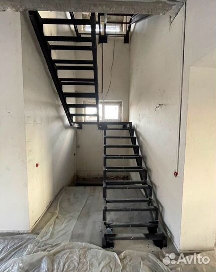 Лестница на металлокаркасе
