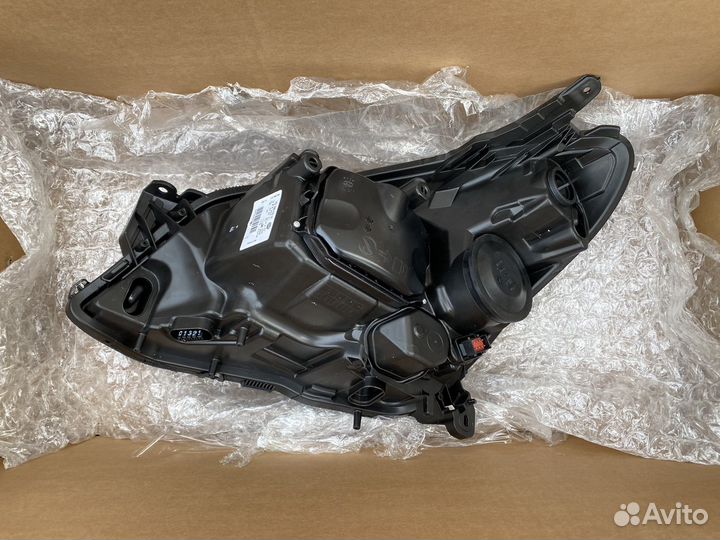 Передняя фара Opel Astra H