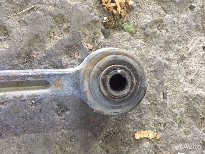 Mazda 121 рычаг передний