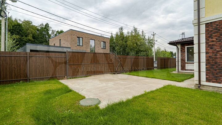 Коттедж 280 м² на участке 6 сот.