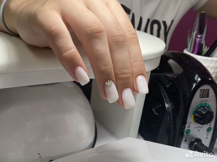 Нужна модель на маникюр