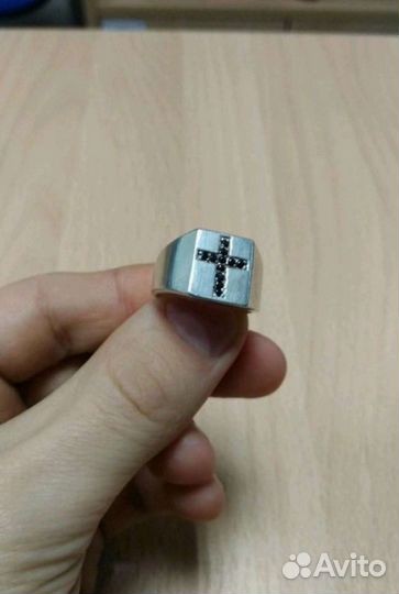 Кольцо с крестом