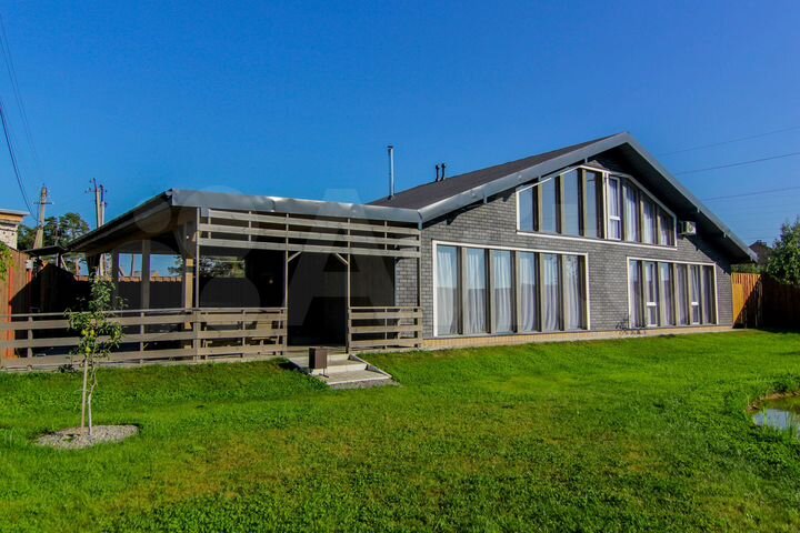 Коттедж 180 м² на участке 10 сот.