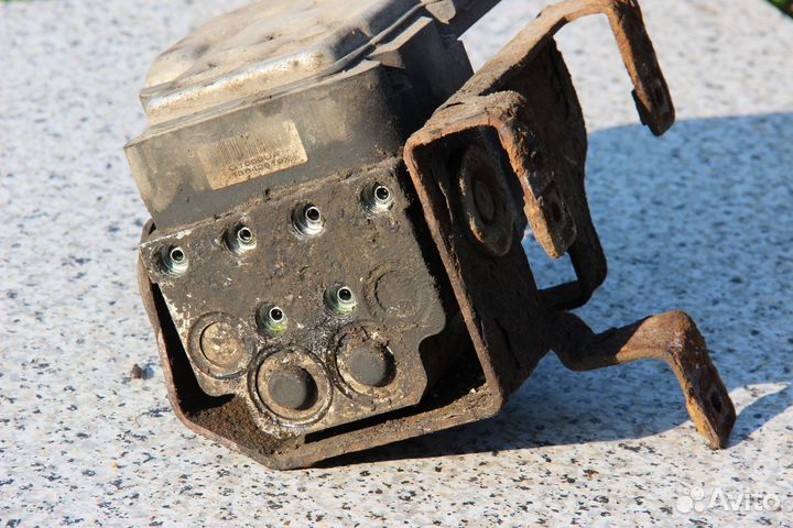 Блок клапанов ABS Escalade GMT800