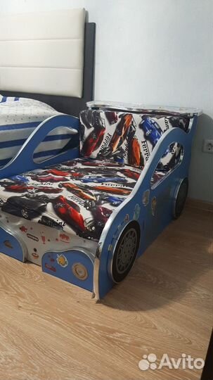 Детская кровать машина