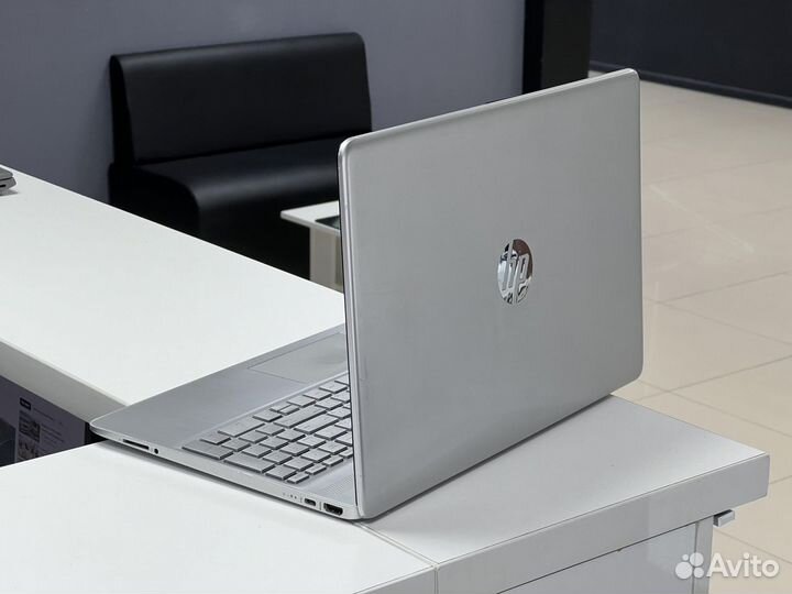Мощный современный ноутбук HP Laptop